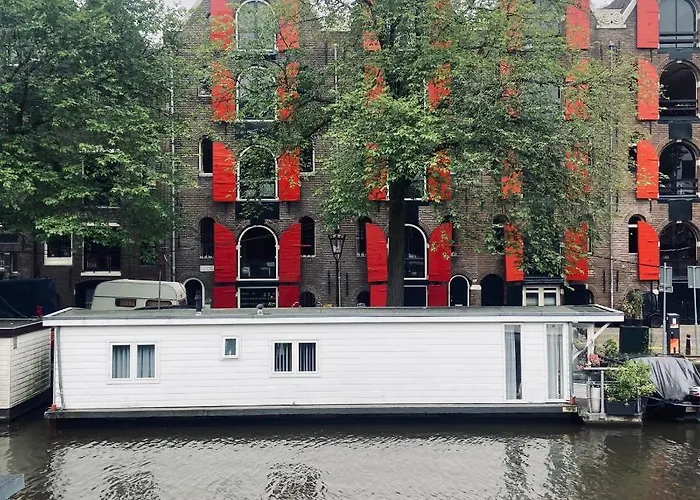 Houseboat Bonnie Vendégház 4*