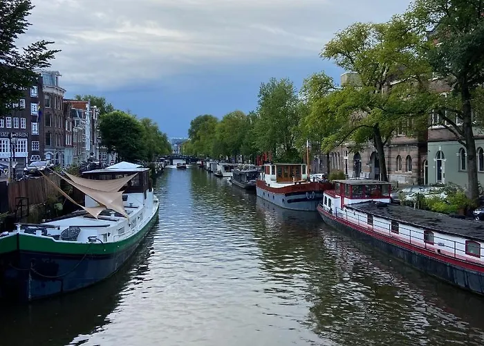 Houseboat Bonnie Vendégház 4*