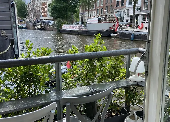 Houseboat Bonnie Vendégház 4*