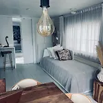 بيت ضيافة Houseboat Bonnie