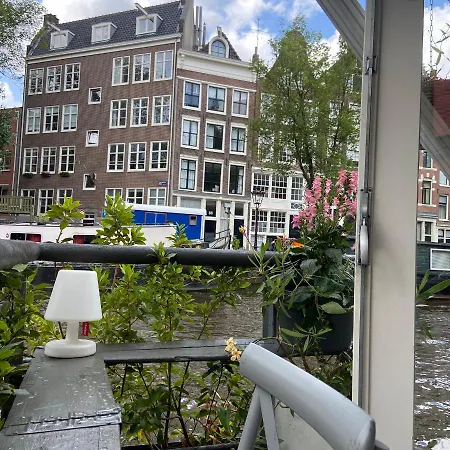 Houseboat Bonnie Amsterdam