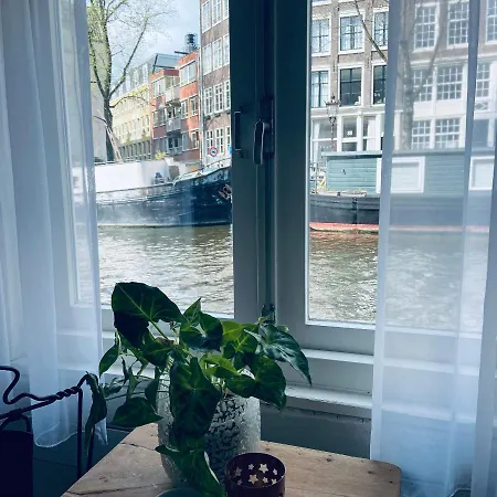 Houseboat Bonnie 招待所 4*