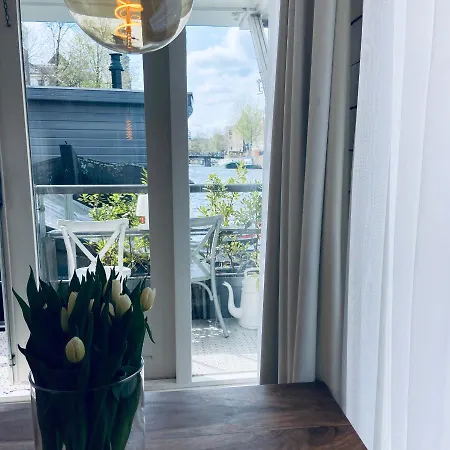 Houseboat Bonnie בית הארחה אמסטרדם