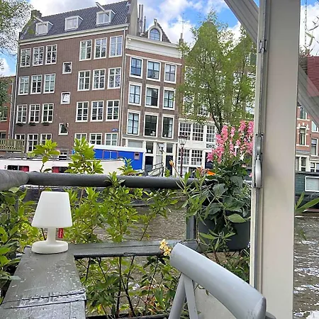 Houseboat Bonnie Gasthuis Amsterdam