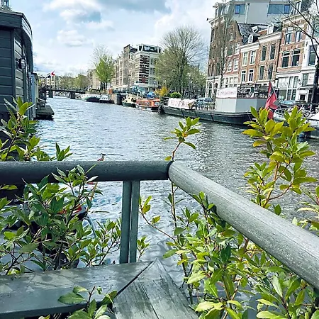 Houseboat Bonnie