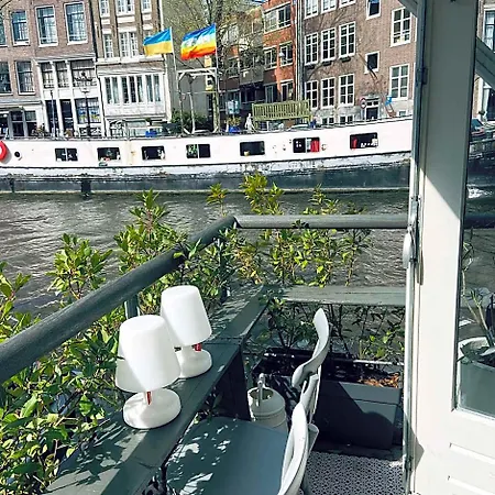 Gasthuis Houseboat Bonnie 4*