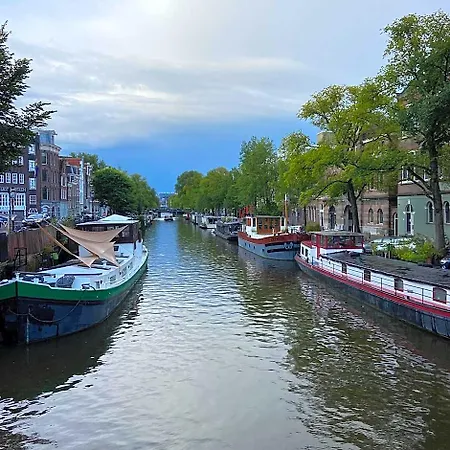Houseboat Bonnie