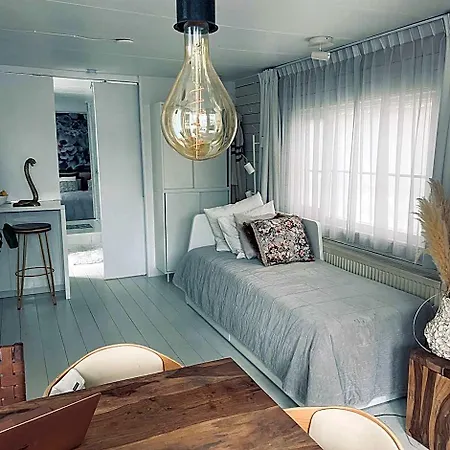 Houseboat Bonnie 4*
