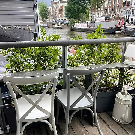 Houseboat Bonnie