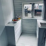 Konukevi Houseboat Bonnie 4*