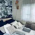 Houseboat Bonnie