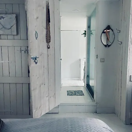 Houseboat Bonnie 4*